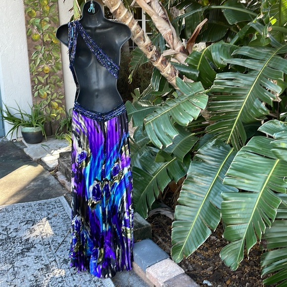 betsy and Adam floral beaded and pleated satin maxi dress - Picture 5 of 8